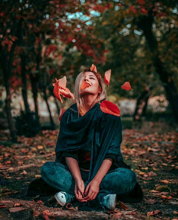 girl in the autumn