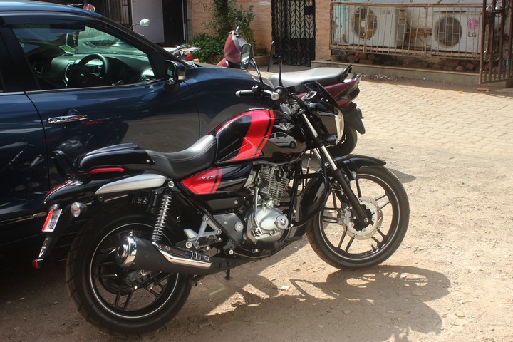 Bajaj V15