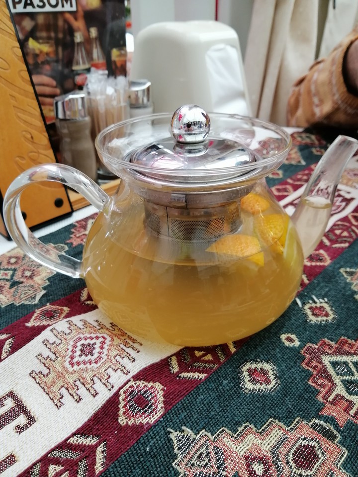 жовтий
