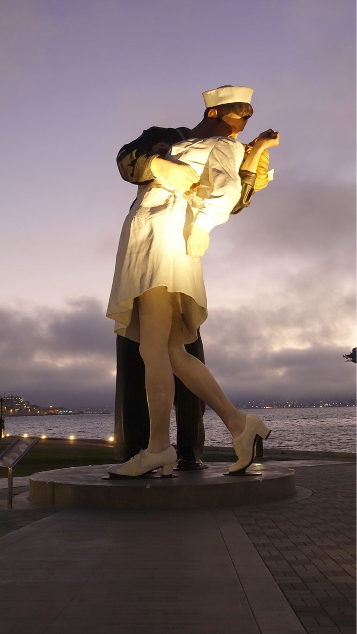 kissing