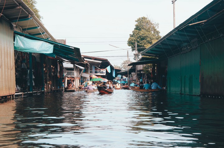 Floating market