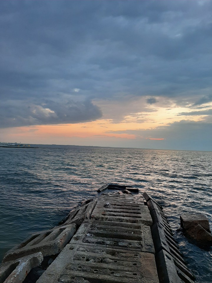 море