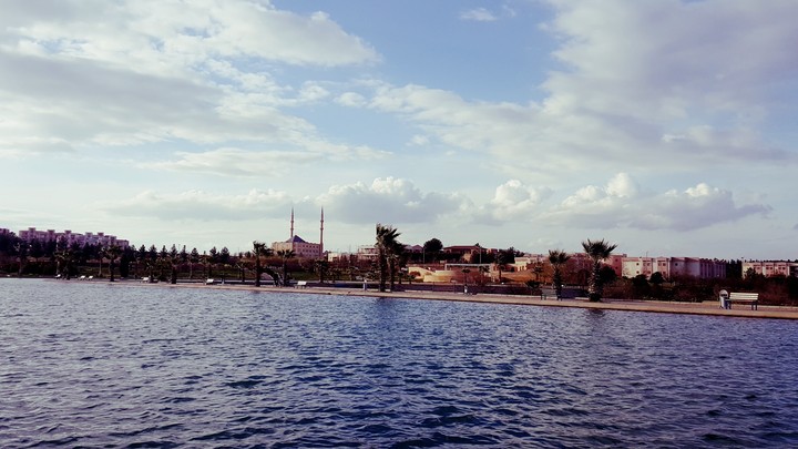 göl ve gökyüzü