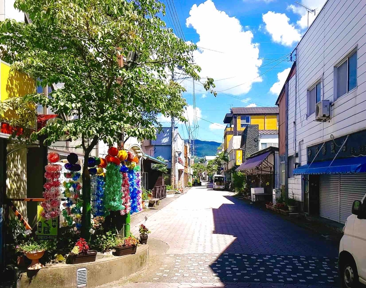 japan yufuin road