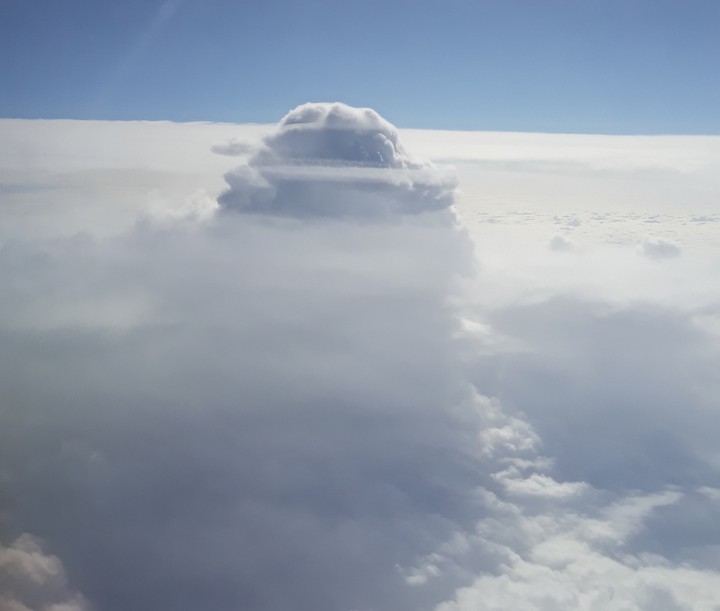 Peeking Cloud