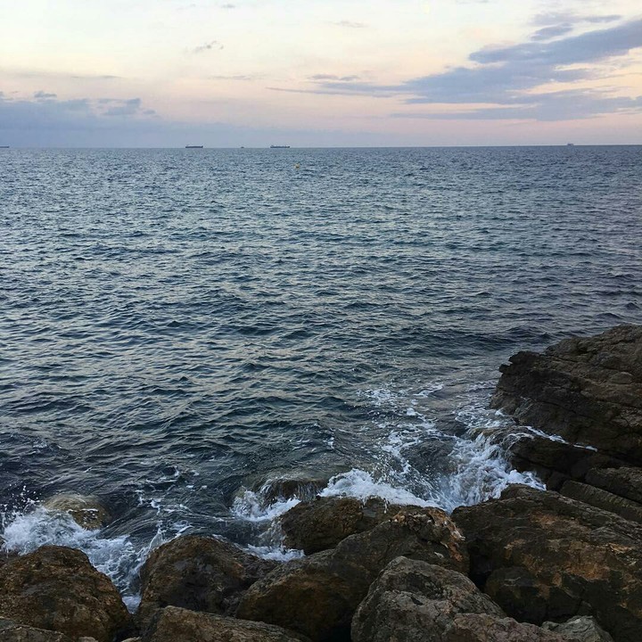 море
