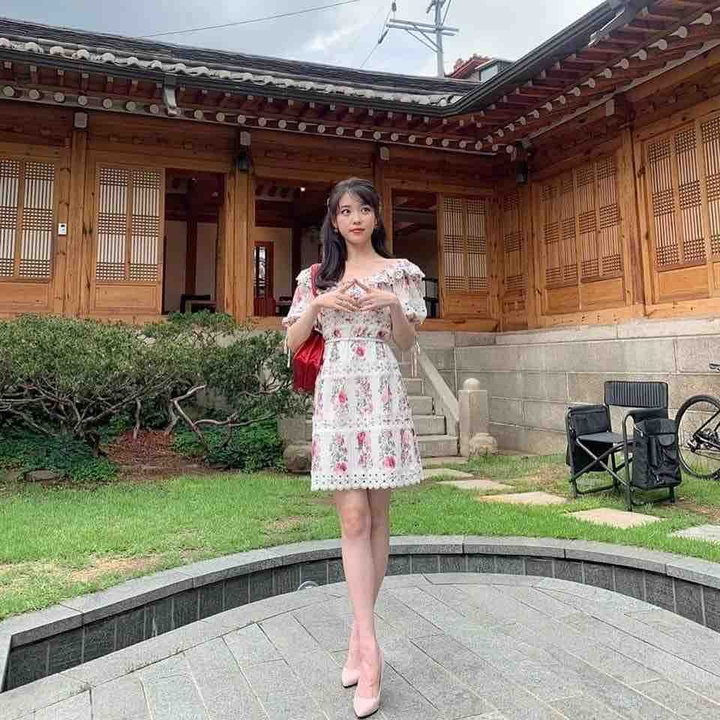 IU