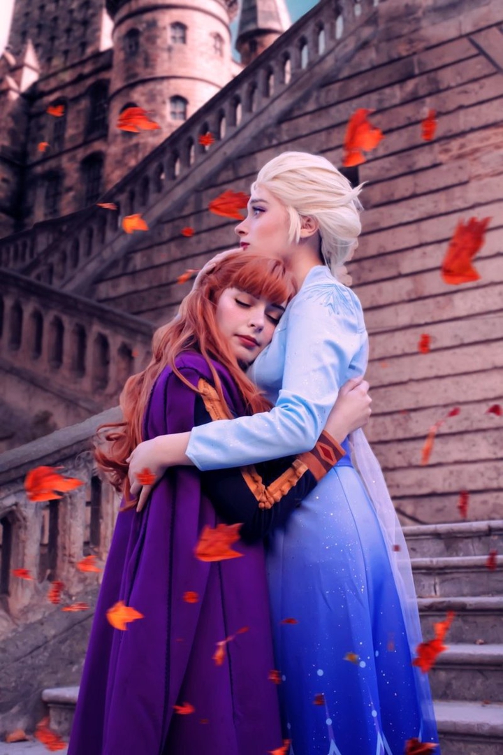 elsa. And. her. sister.