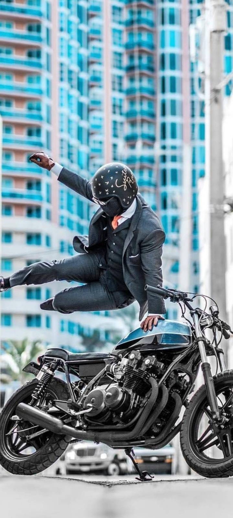 Bikers ?pose?