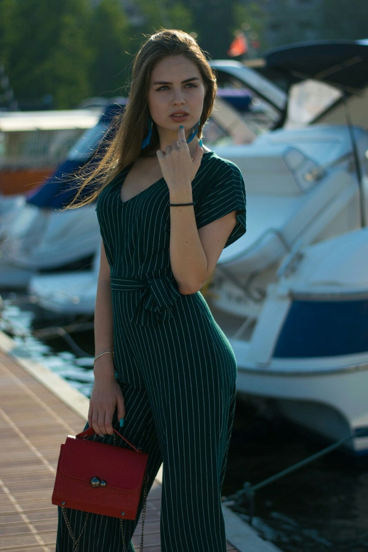 girl in port 2