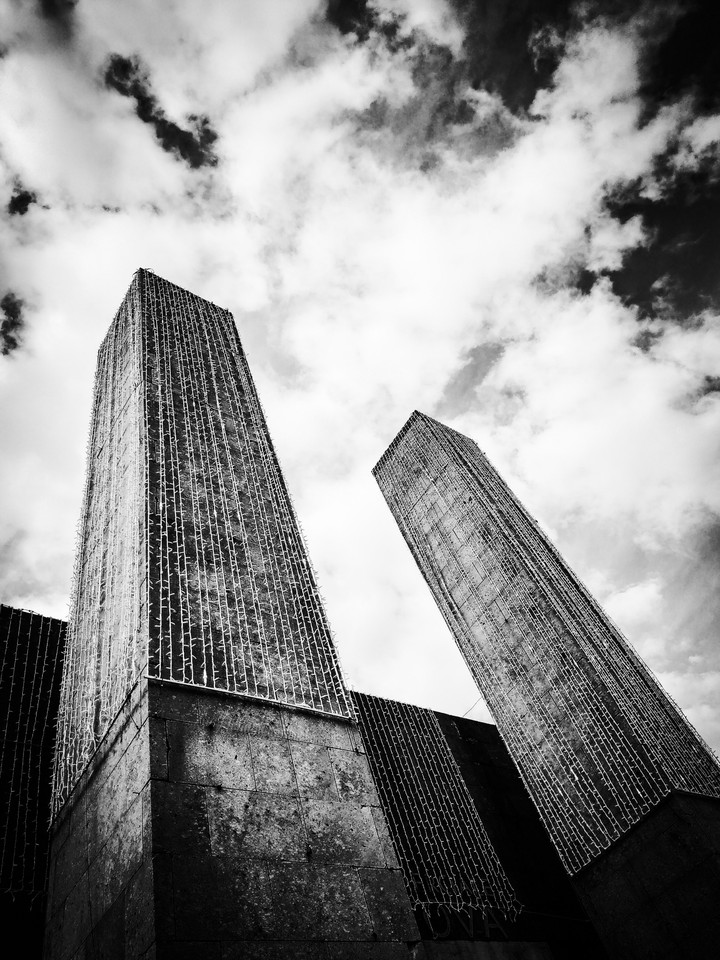 twins monolith