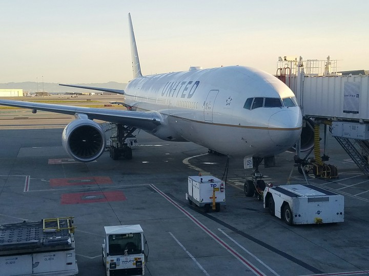 United Airlines 777 in San Francisco
