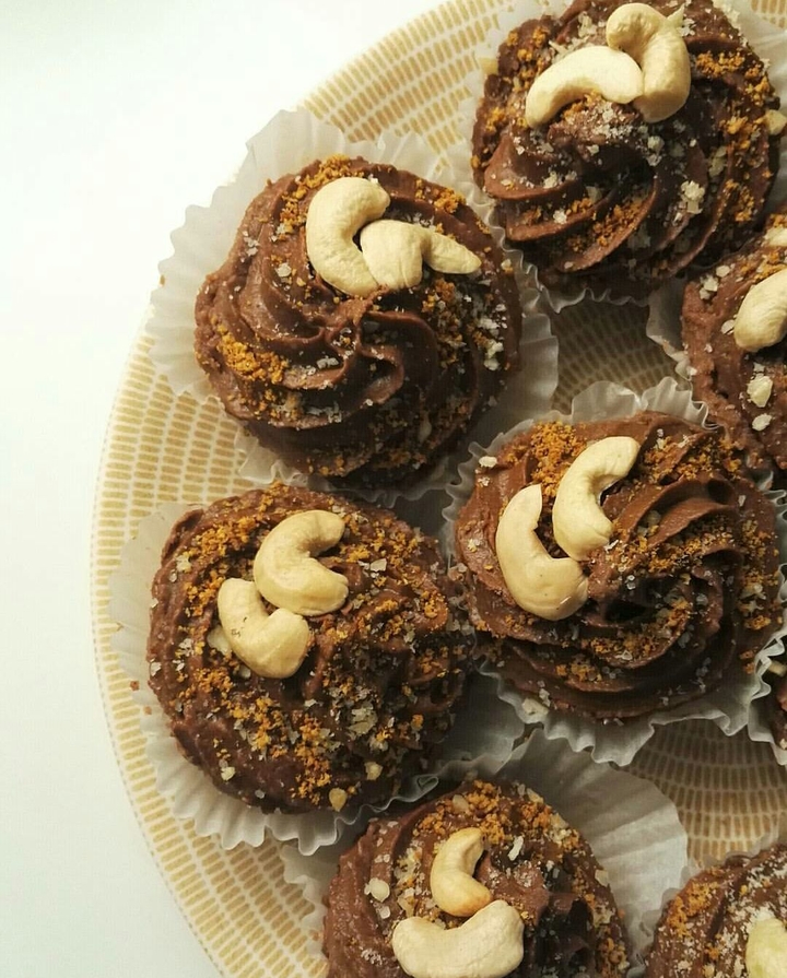Raw cupcakes