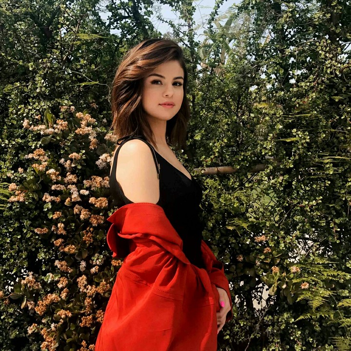 @selenagomez