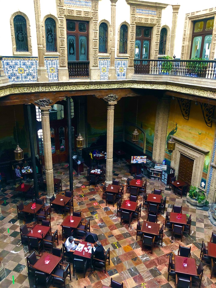 Restaurante en La Casa de los Azulejos