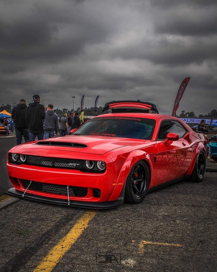 Dodge challenger SRT demon