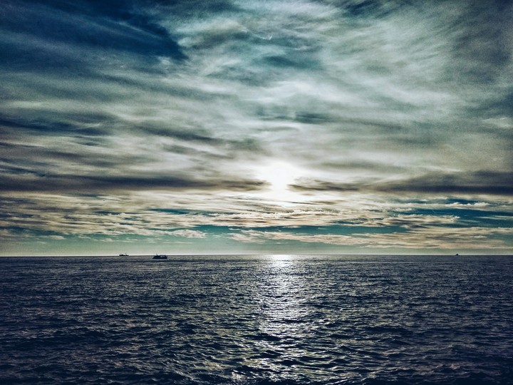 море