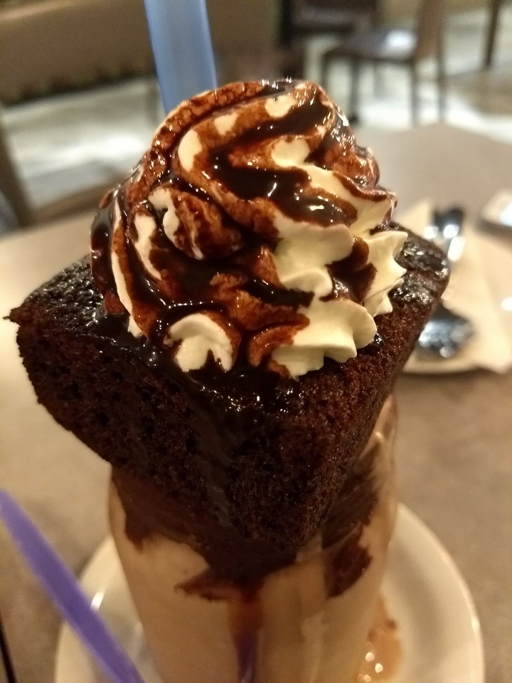 Chocolate ice blend & chocolate cake