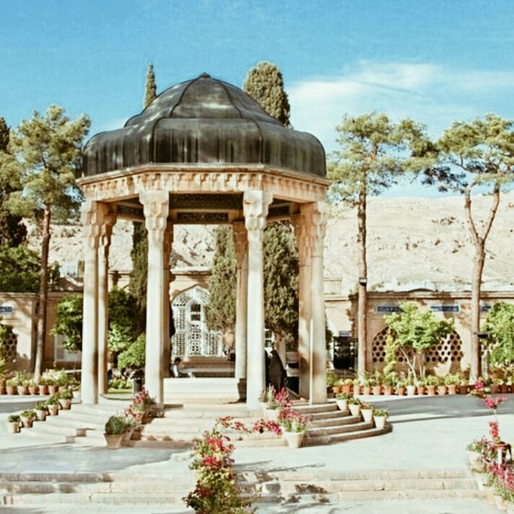 tomb hafez