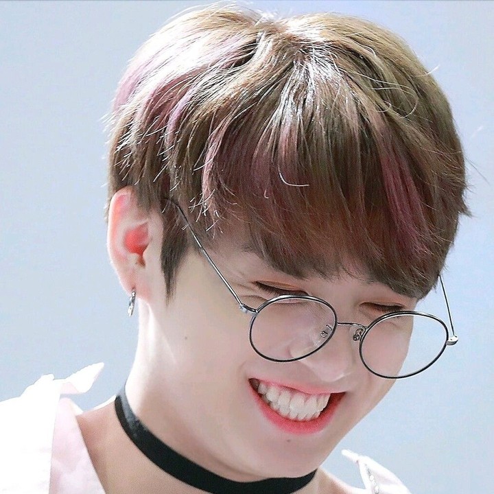 웃고있는 방탄소년단 아기토끼 정국