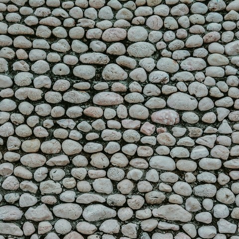 many rocks