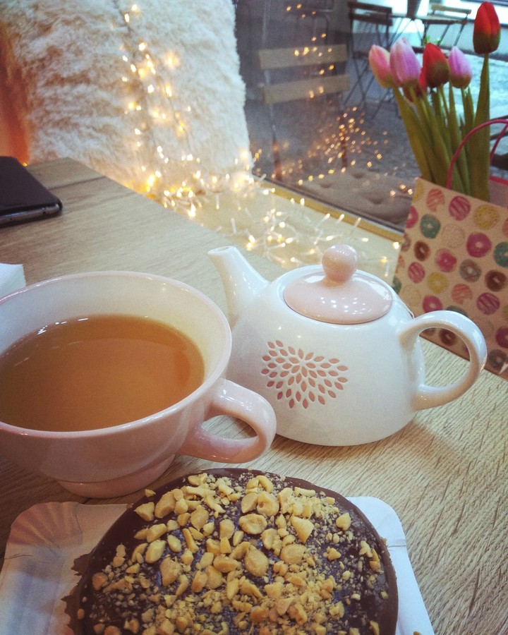 Donut & Tea