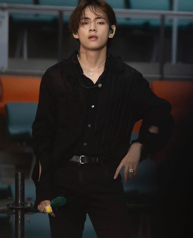 V