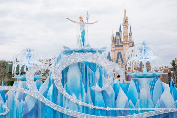 ELSA'S ICE MAGIC