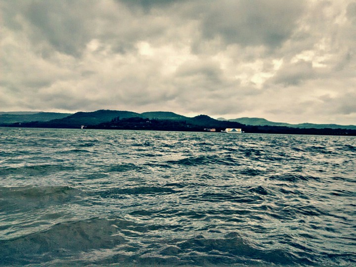 Lake waves