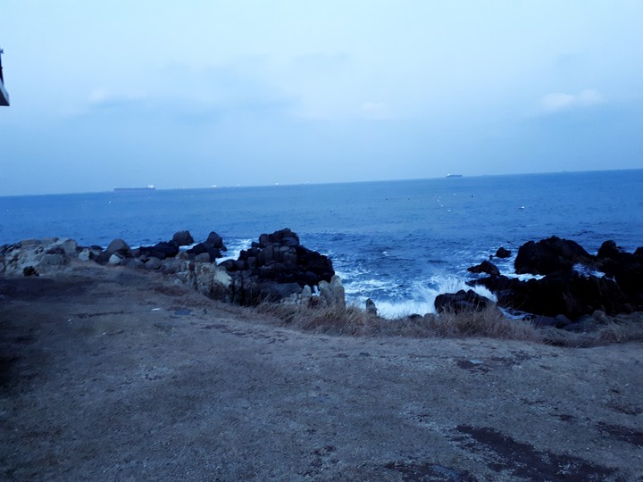 파도치는 바다