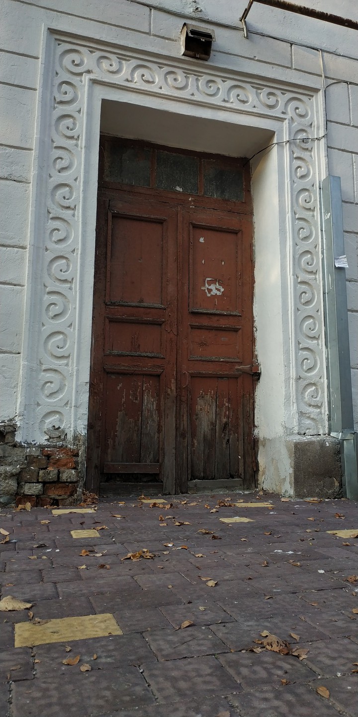 дверь