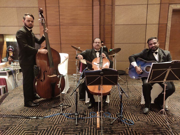 live music in oberoi hotel