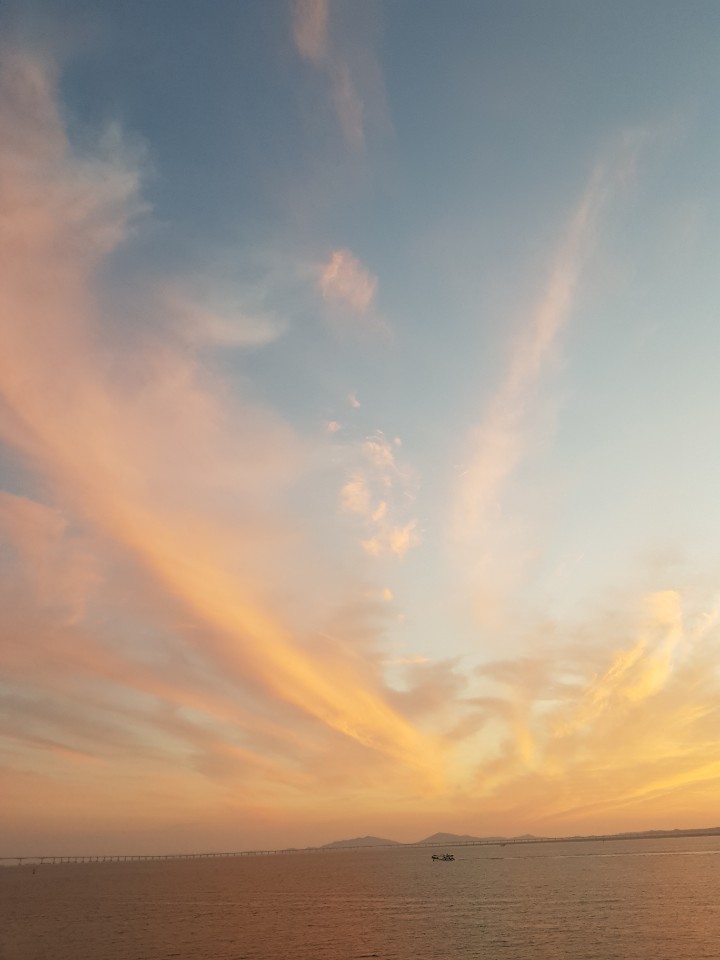 Sea and ship