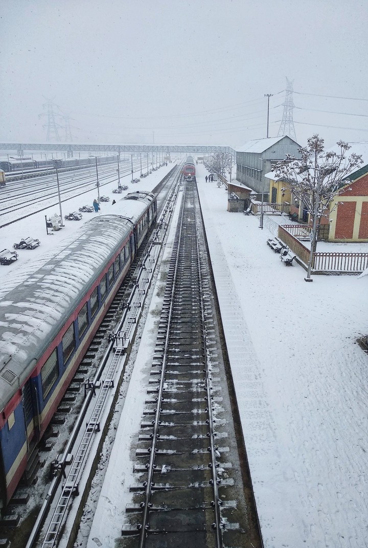 train in snow