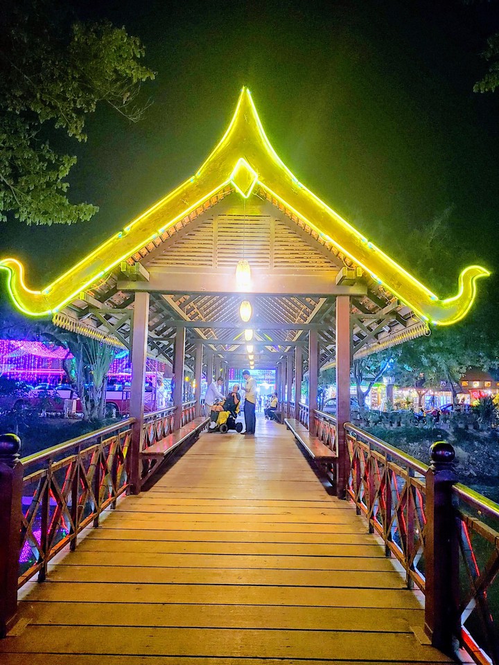 Night bridge