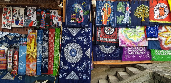 Dyeing cloth