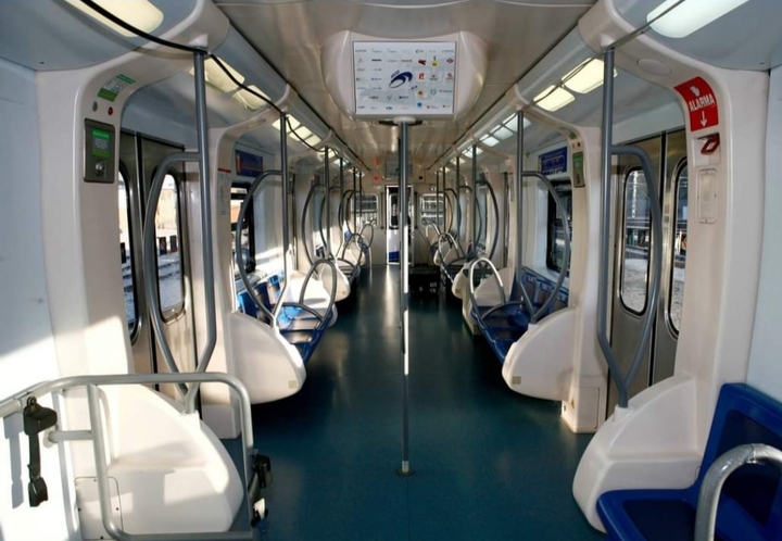 metro de Madrid serie 5000 por dentro