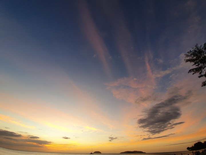 kotakinabalu Tanjunaru beach