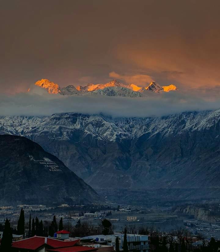 MOUNTAIN...PAKISTAN??