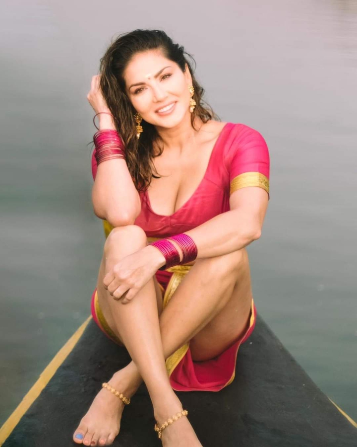 Erotic Sunny Leone