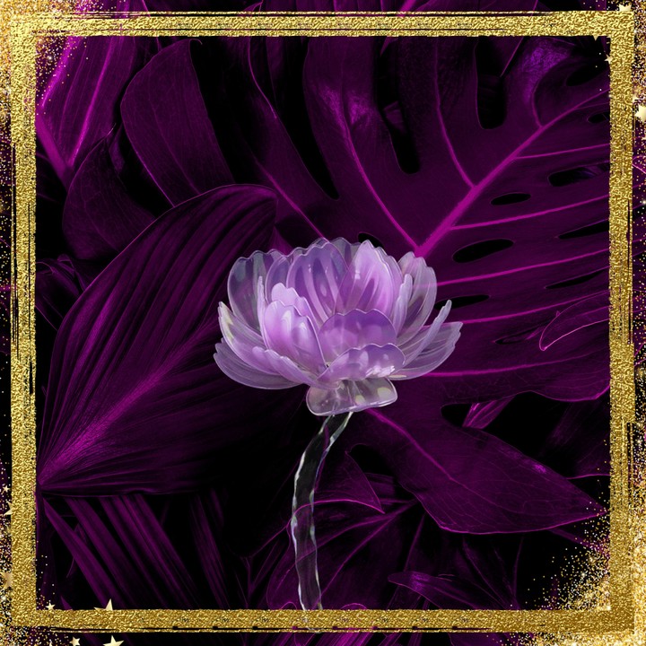 Fiore in vetro su foglie