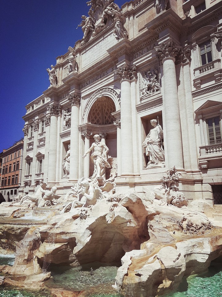 fontana di Trevi a Roma
