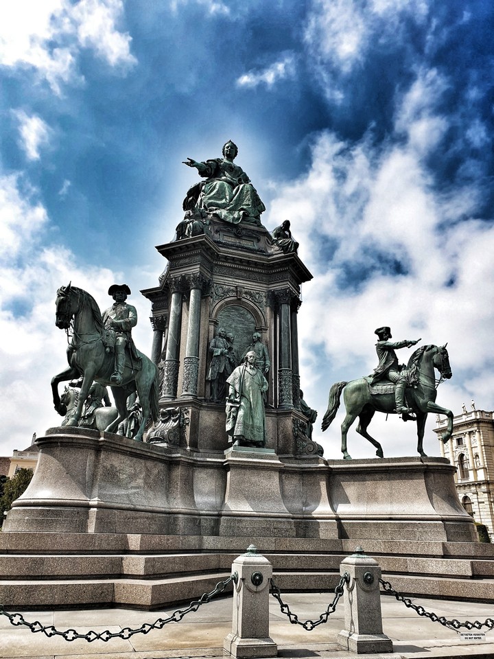 Maria Theresien Denkmal