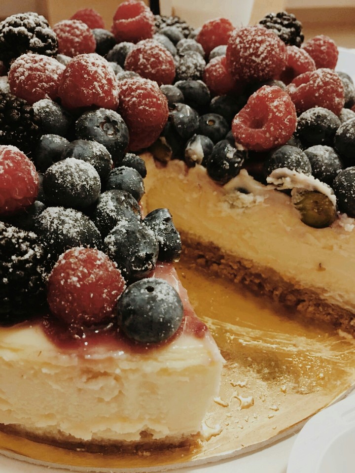 #cheesecake #cake #berry #raspberry #blueberry #توت
