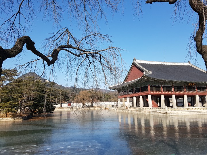 경복궁도 춥데