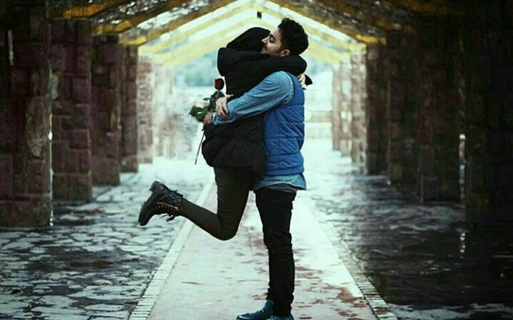 نسبت عشق به من نسبت جان است به تن