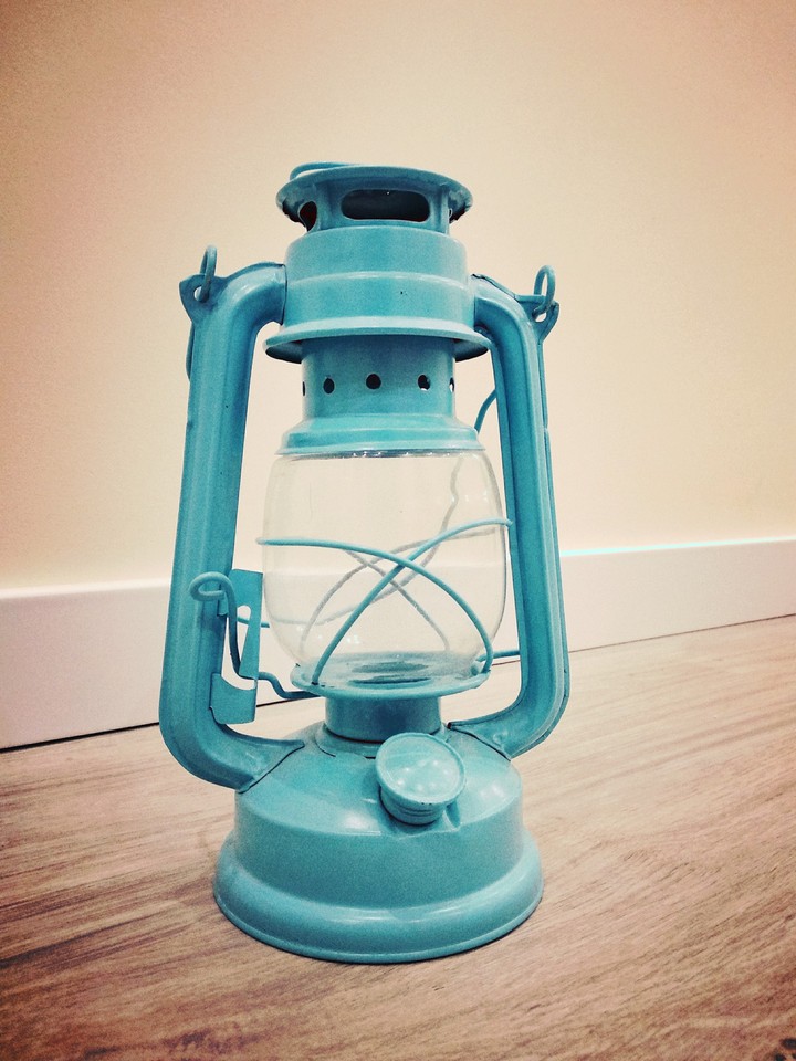 an old-fashioned gas lamp
