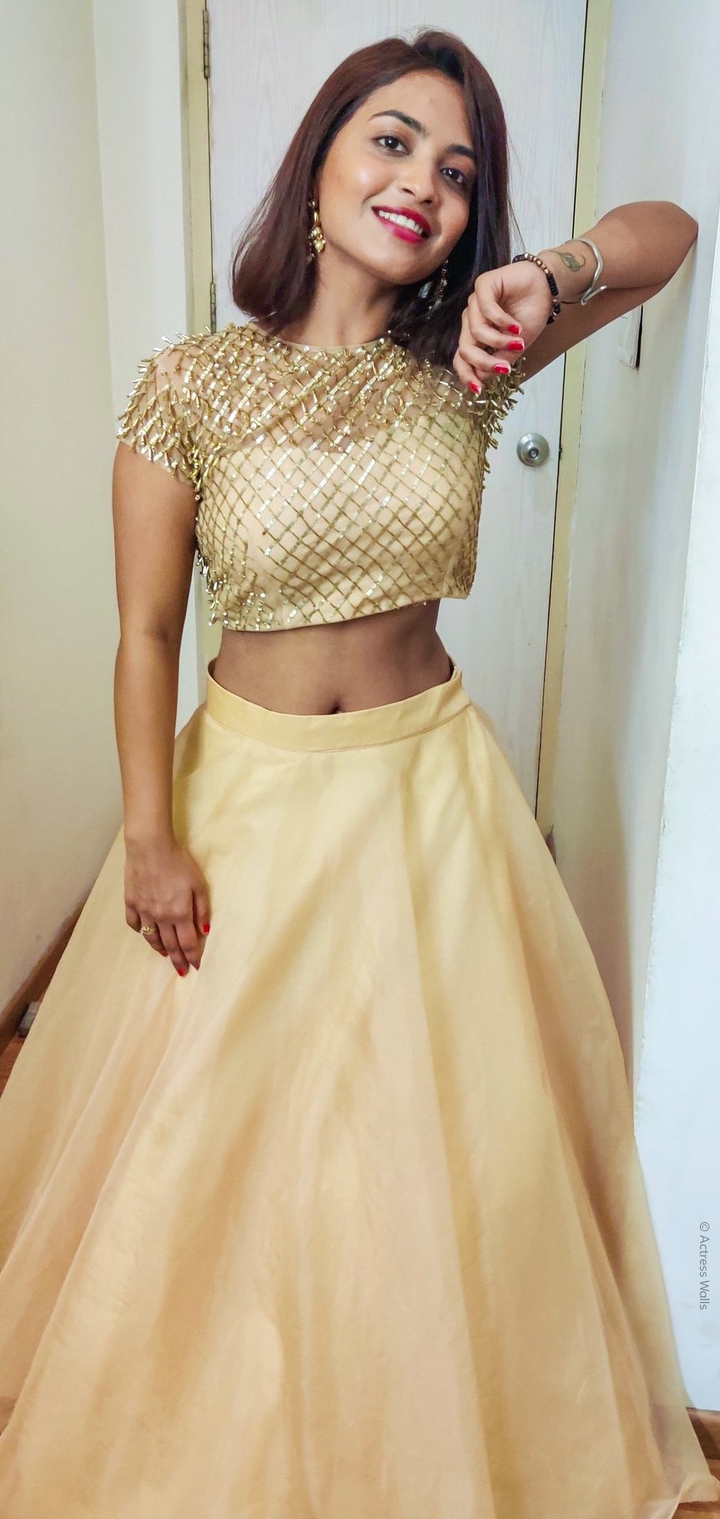 Full Screen Actress