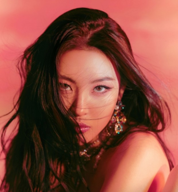 Korean singer Sunmi's tail album