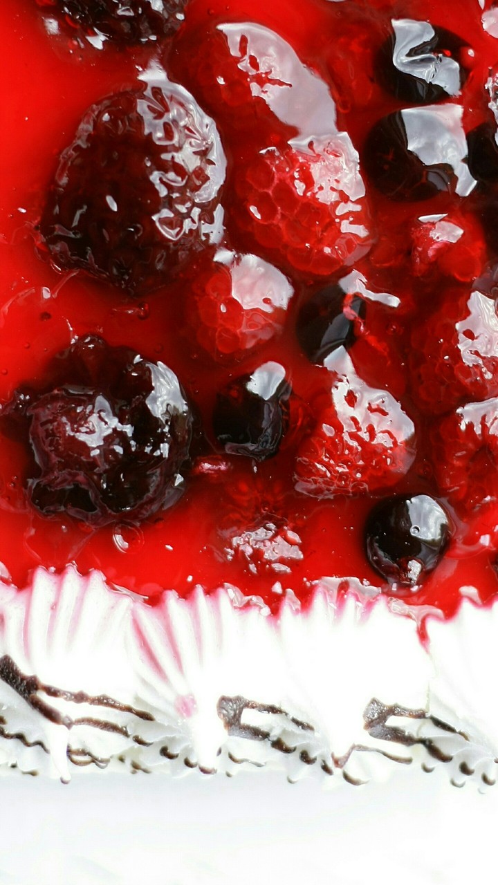 Russian cake "Птичье молоко" with berries